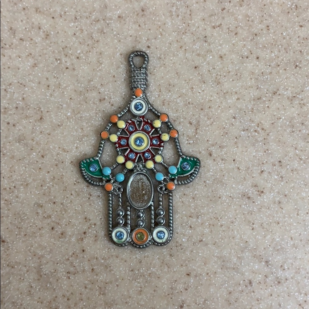 Pendant. Missing jewel